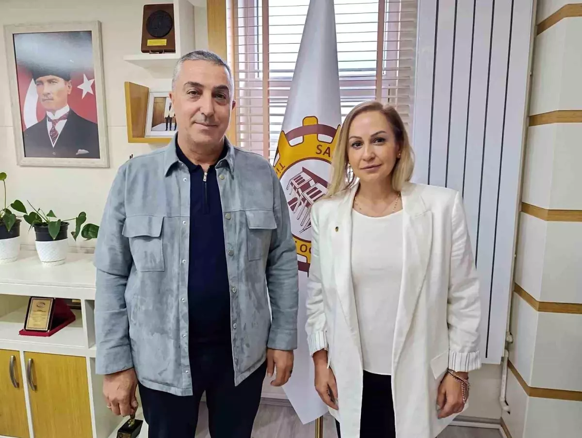 Yeni Üye Rozetini Aldı