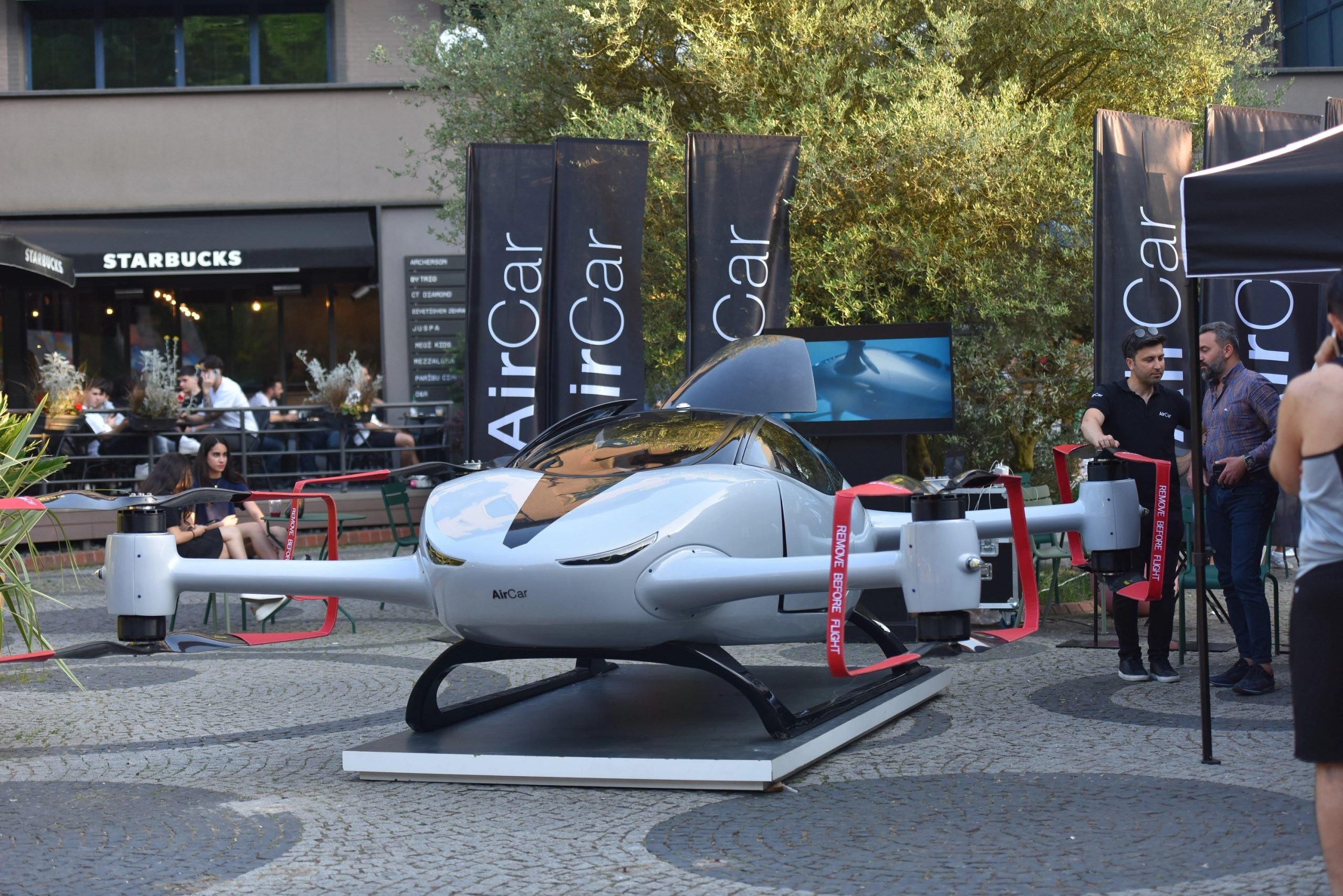 Yerli uçan otomobil AirCar, birinci sefer beşerli uçtu