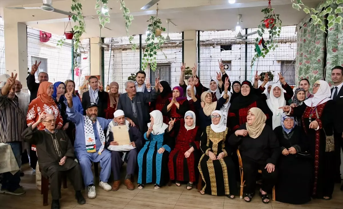 YTB Başkanı Eren, Beyrut’taki Mülteci Kampını Ziyaret Etti
