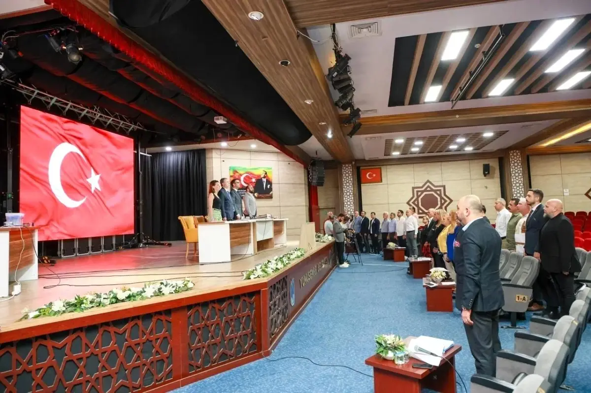 Yunusemre Belediye Meclisi’nden Özgür Özel’e yapılan taarruza kınama