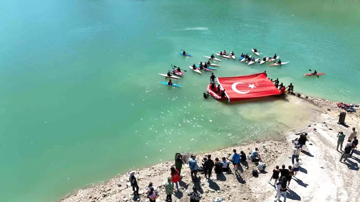 Yusufeli’nde Renkli Kano ve Rafting Aktifliği